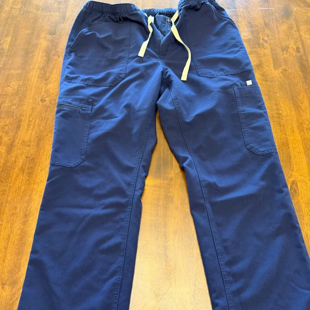 Men’s FIGS Cairo Straight-Leg Scrub Pant Large Navy STYLE#: 1000200R